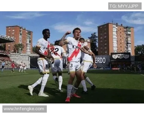 足球球星东逆袭之路从草根到巅峰舞台的热血成长故事 足球球星东逆袭之路从草根到巅峰舞台的热血成长故事