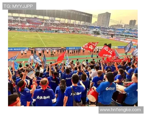 围绕足球球星合影记录难忘瞬间展现球迷热情与荣耀时刻