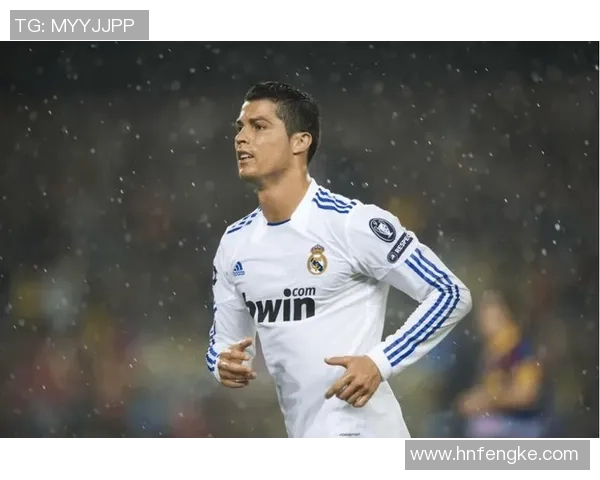 全球球场巨星聚焦：足坛传奇人物精彩瞬间呈现